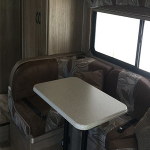 EMH Coachmen Freelander 1 Slide-out – 5 to 6 Berth – dinette