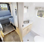 CanaDream Deluxe Van Camper – 2 Berth-stoilet
