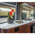 CanaDream Deluxe Van Camper – 2 Berth-stove