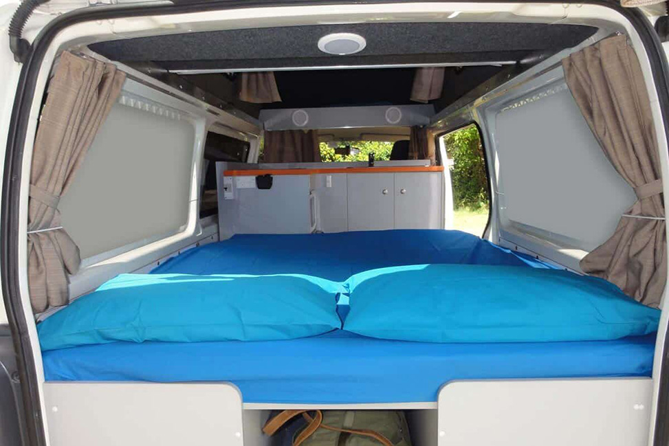 Travellers Autobarn Hitop Campervan-3-Berth-Sleeping-Area